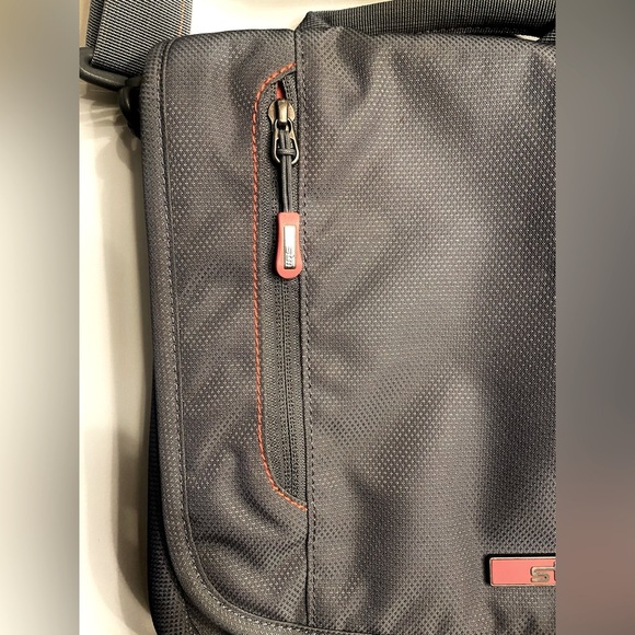 STM Crossbody Tablet iPad Bag —Pockets, Pockets, Pockets! - Picture 3 of 13